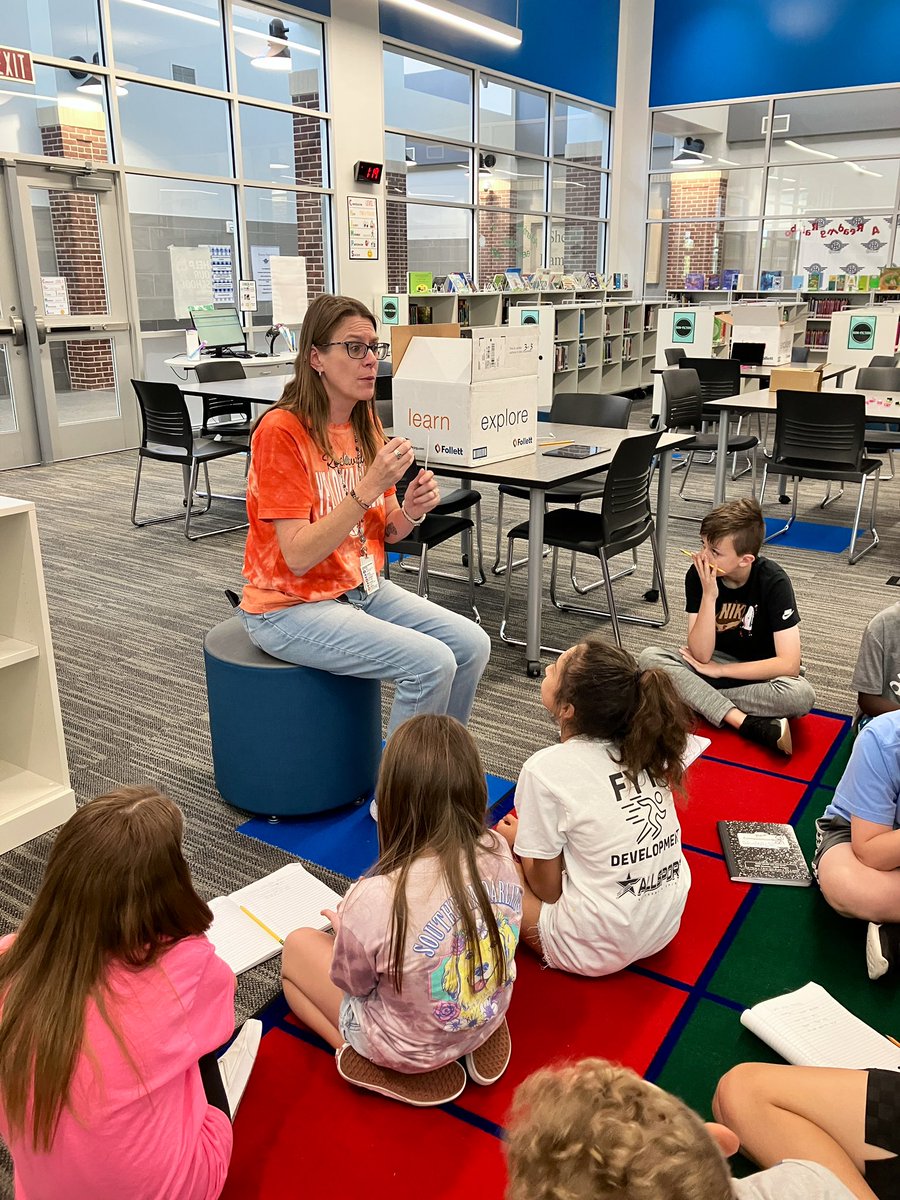 mk_marston's tweet photo. 5th grade #HammHeroes showed off &amp; celebrated their knowledge of circuits by using @littleBits in the @hammelem library! Thanks Ms. Berry for letting me relive my 5th grade science teaching days! #ItStartsHereRISD https://t.co/G5N6NHk9dt
