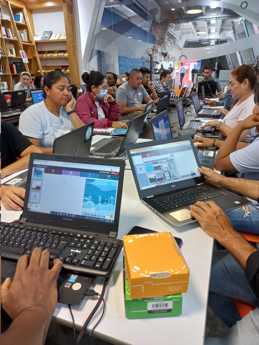efrcastro826's tweet photo. Desde los PAD y LID🤳 de  @TICAlcaldiaCali  los docentes de @Educacion_Cali y @RedTiCali fortalecen sus competencia y habilidades digitales, STEM y de robotica educativa 🎮de cara a la #Calinteligente
#EncuentroLideresTicCali https://t.co/ctFvQ5C04n