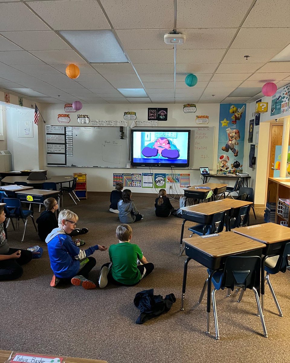MrEs34Class2021's tweet photo. It has been a busy couple weeks in our school! On Friday we got to help our Kindergarten buddies out with an art project! I love seeing these students work together. Today we got to celebrate another week of a hundred minutes read for lunch bunch! #vikingpride #lunchbunchcrew https://t.co/4sfFbKKgeA