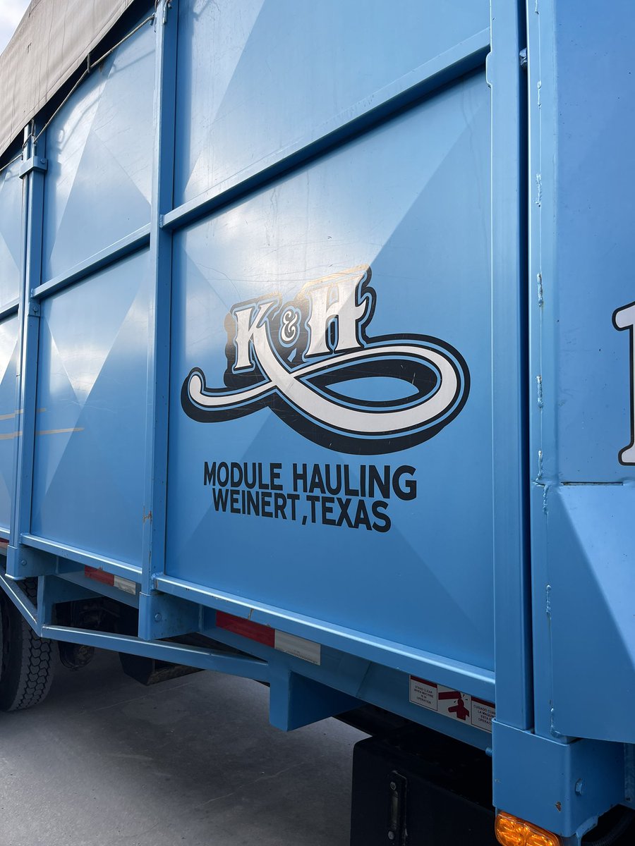 billcrowder13's tweet photo. First time since 1991 that a Texas module hauler has come to our gin.   Gin was built in 1991.  Even in 2011 they didn’t come.   This a North Carolina gin.  Guy says nothing to haul out west. https://t.co/oCOryzw4rg