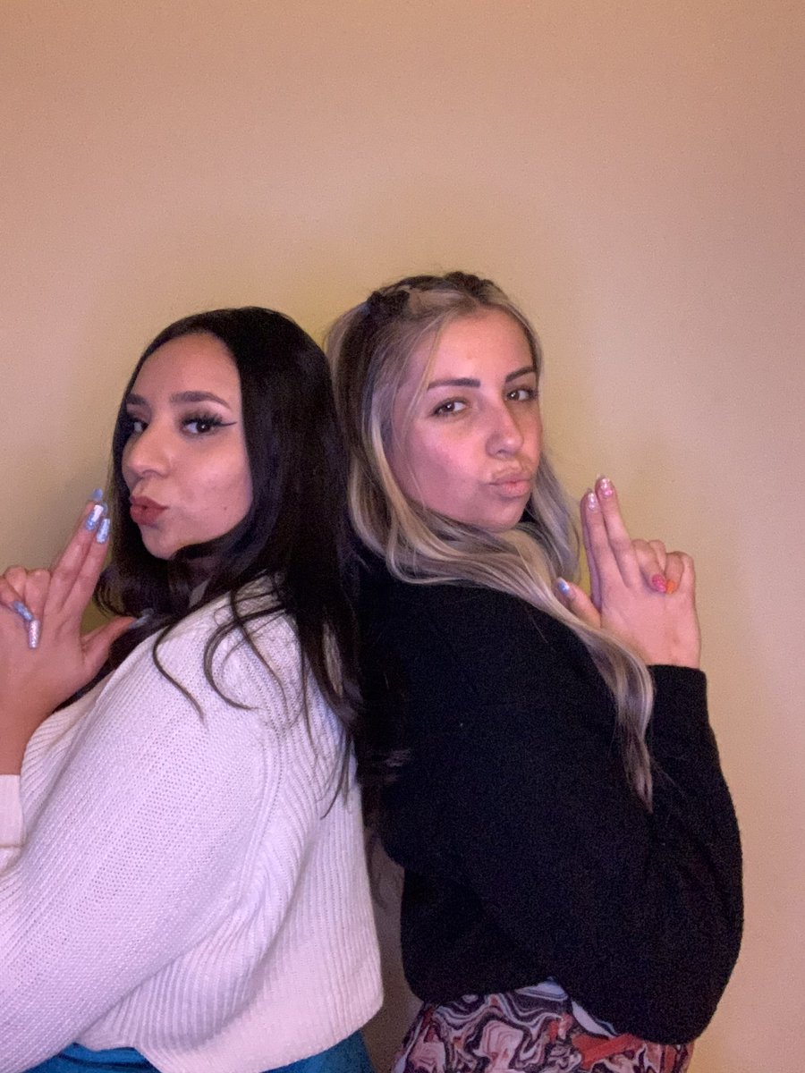 DirtyDiannaaa's tweet photo. Happy 24th birthday to my best friend in this entire world! You mean everything to me and we went from teens to full on adults ready to live our best adult life, hope u have a blast this week kween! R u todays date bc ur a 10/10😍 https://t.co/s4DhHp9NIx