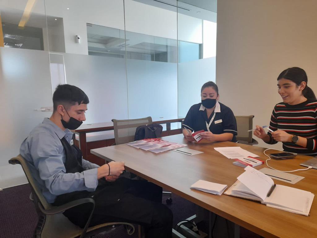 MonterreyUnion's tweet photo. 𝗚𝗮𝘀𝘁𝗿𝗼𝗻𝗼𝗺𝗶𝗰𝗼𝘀 𝗠𝘁𝘆| En Hotel Hilton Garden Inn, Aeropuerto se realizó la entrega de Contratos Colectivos de trabajo a las y los compañeros adheridos de distintos turnos.
#Seccion40 @IsaiasSiCumple @CROCContigo https://t.co/I26qmgimQf