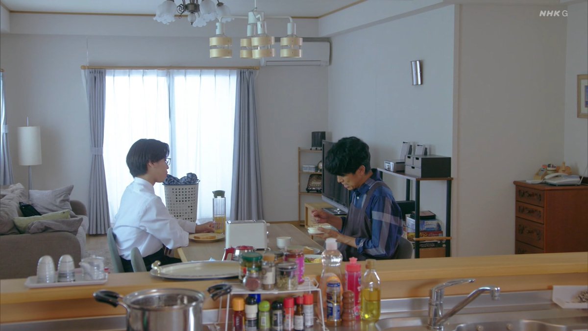 taaboufs's tweet photo. Tsumaranai Juutakuchi no Subete no Ie, Ep 1
Came for Inocchi, stayed for "man, I love drama among huge casts of characters that eventually lead to them being exposed somhow".

I always admire good set-ups, and I feel like the pilot of TsumaJita nailed it. Fun character work! https://t.co/8spZoB0TAa