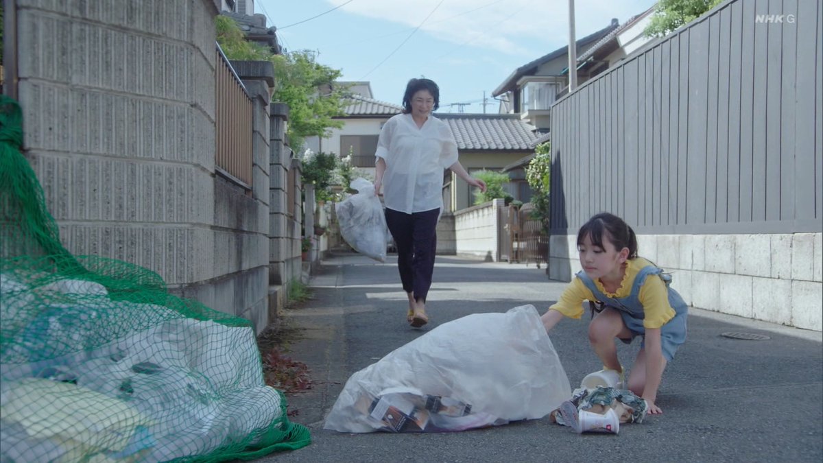 taaboufs's tweet photo. Tsumaranai Juutakuchi no Subete no Ie, Ep 1
Came for Inocchi, stayed for "man, I love drama among huge casts of characters that eventually lead to them being exposed somhow".

I always admire good set-ups, and I feel like the pilot of TsumaJita nailed it. Fun character work! https://t.co/8spZoB0TAa