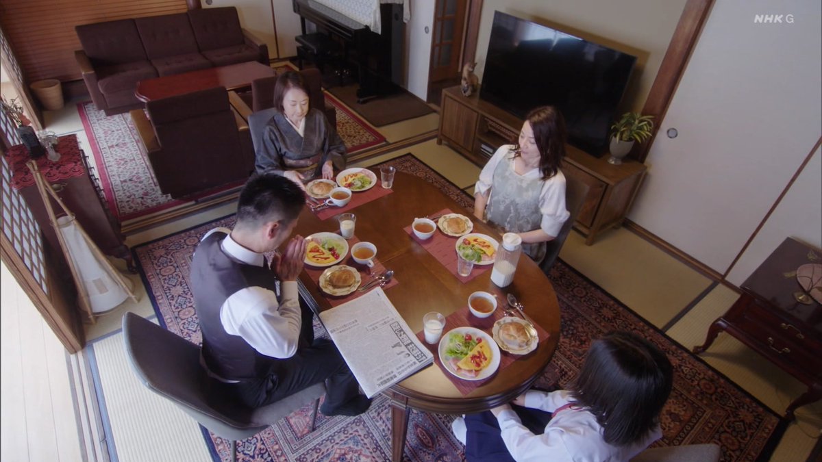 taaboufs's tweet photo. Tsumaranai Juutakuchi no Subete no Ie, Ep 1
Came for Inocchi, stayed for "man, I love drama among huge casts of characters that eventually lead to them being exposed somhow".

I always admire good set-ups, and I feel like the pilot of TsumaJita nailed it. Fun character work! https://t.co/8spZoB0TAa