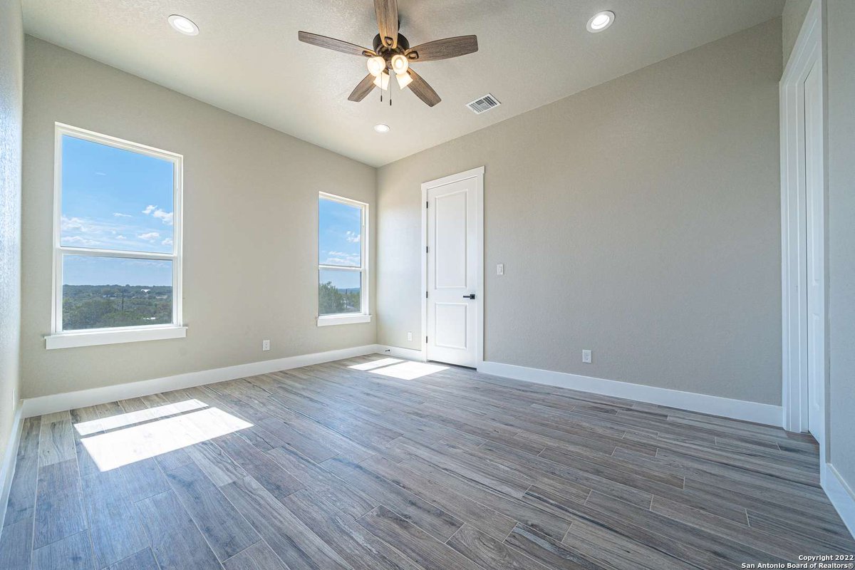 rowdyrealtor210's tweet photo. Welcome home to the beautiful river side community of The Crossing in Boerne.
3 bedroom 3 bath 2500 sqft 2 story home sitting serenely on 1.5 acres.
https://t.co/0kK2QHWf5S
#GrellRealtyGroup #UTSA #Boerne #acreage https://t.co/aa6FA0Na52