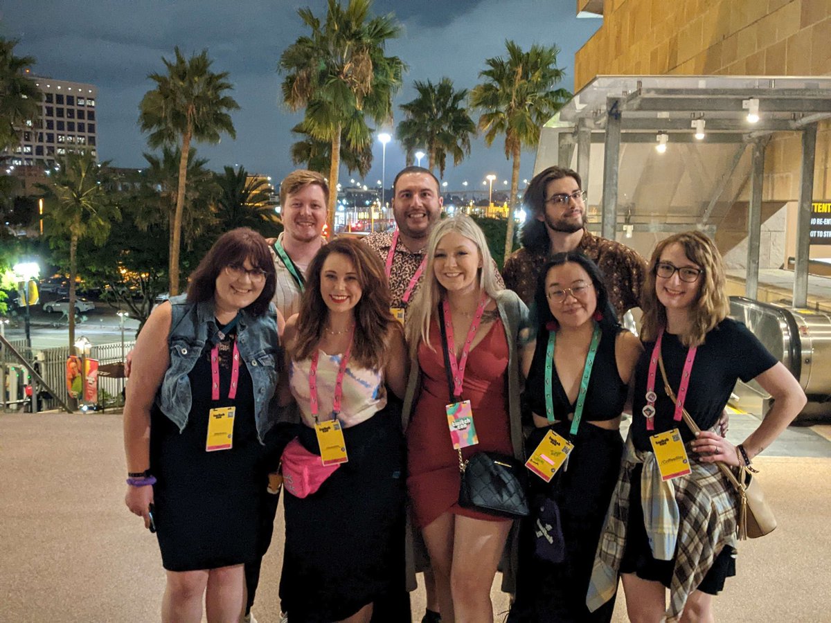 Zaiyken's tweet photo. i love these people!!! such a great time at #TwitchCon2022 if i didnt meet you next time lets def meet! @superaaronnova @coffeeslay @btwblue @Kaidealist @Olivehobbits @ItsBambzi @PettyPerkins_ https://t.co/TW1mW0jaGv