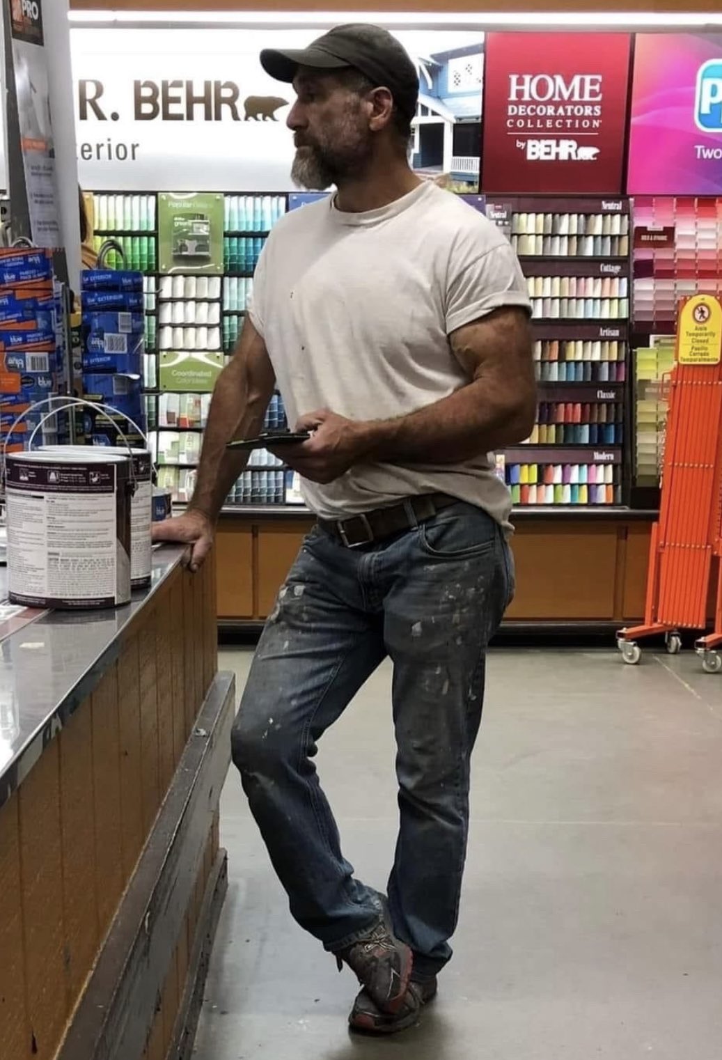 Dreamer inthenight on twitter muscle daddy shopping for paint has