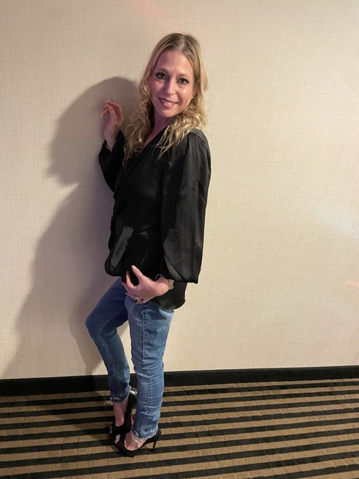 Feeling sexy black #outfitoftheday https://t.co/lswgByKmue<a href="/tag/outfitoftheday"class="tags">#outfitoftheday</a>