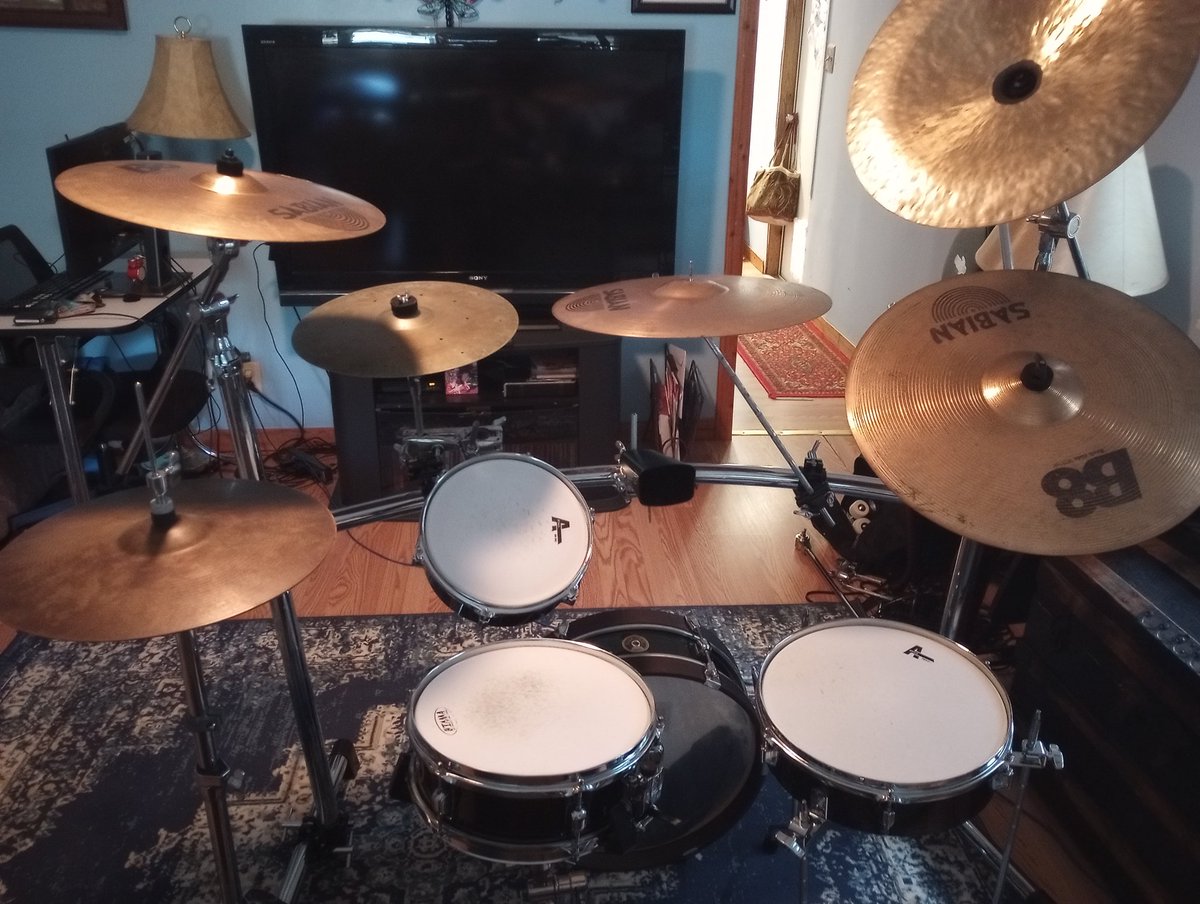 HexificeMusic's tweet image. NEW RACK, YO!! Much better. 
#drumminglife #drums #drumrack #bateria #baterista #drumracks #drummer #drumracksystem 
#tamapancakekit #tamapancake