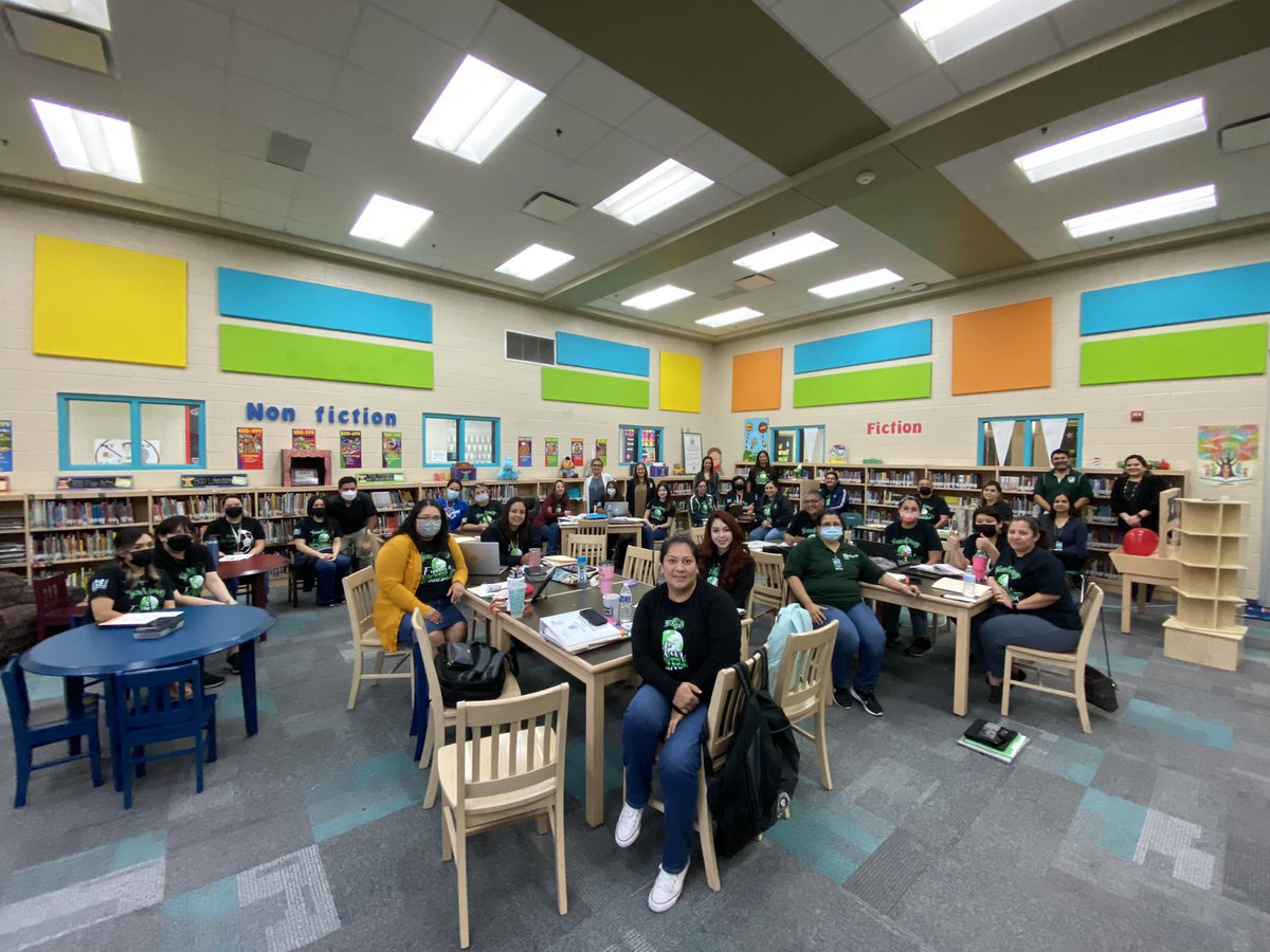 MichelleFox956's tweet photo. Huge shout out to the Marcia Garza staff for taking the first step to learn about the IB philosophy. Great staff ready to connect sustainability goals to IB. #GoHuskies #ibschool #psjalife #whatwillIB https://t.co/9ItKwBljAW