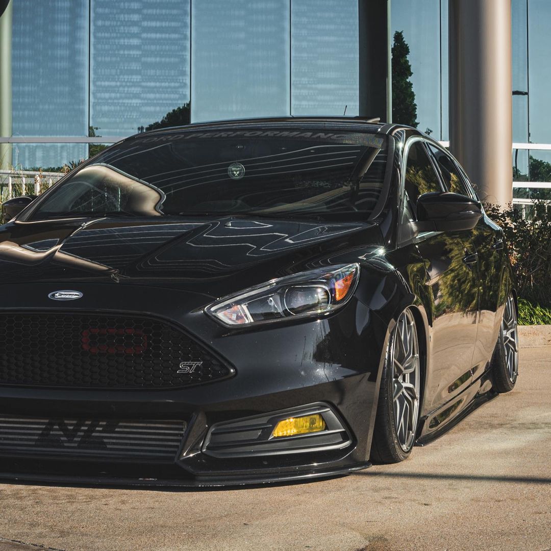 PandaMotorworks's tweet photo. How low can you go? π
π: @blackpearl_st2
#PandaMotorworks #Ford #FocusST #FordPerformance #EcoBoost #Stance #Lowered #Suspension #Carsofinstagram https://t.co/QrGDEpXMXU