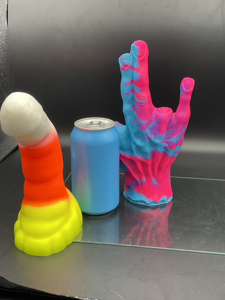 Photo day down here at the old studio, hope everyone has a great day, I  suppose at this point has had a great day. I got a late start… #dongs