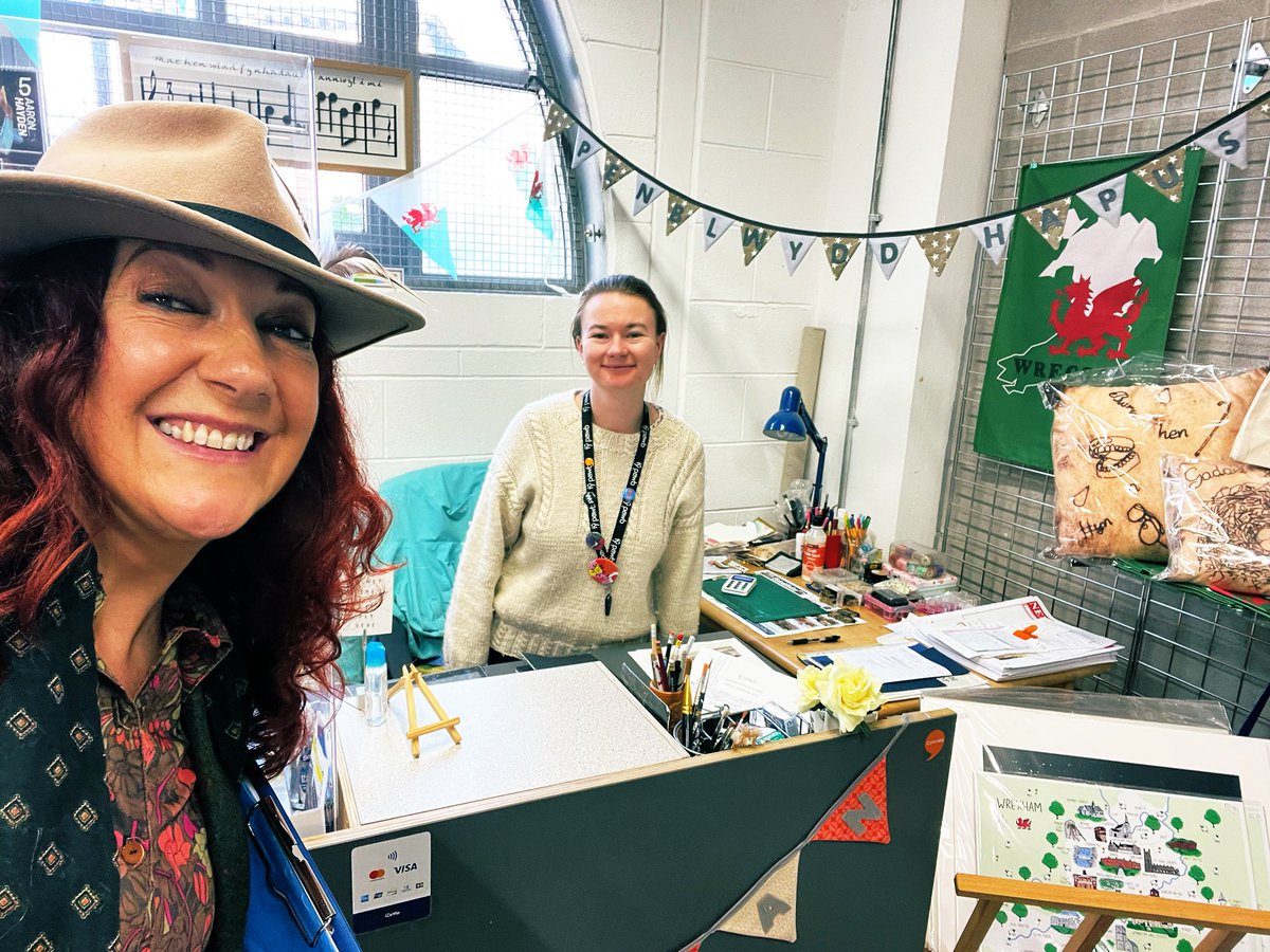 RealShanCothi's tweet photo. Gret i weld y cerddor a’r cyfansoddwr Brian Hughes yn llawn egni a bwmpo mewn i @JackAmblinDrums ai wraig Grace a Griff bach! Lyfli i gwrdd a Siwan o Siop Siwan @TyPawb a chal pitstop da Amjid o’r lle cyrri! Hey @Bryn_Terfel odd e’n cofio ato ti! 👍@BBCRadioCymru #borecothi https://t.co/BvnRRA3F6a