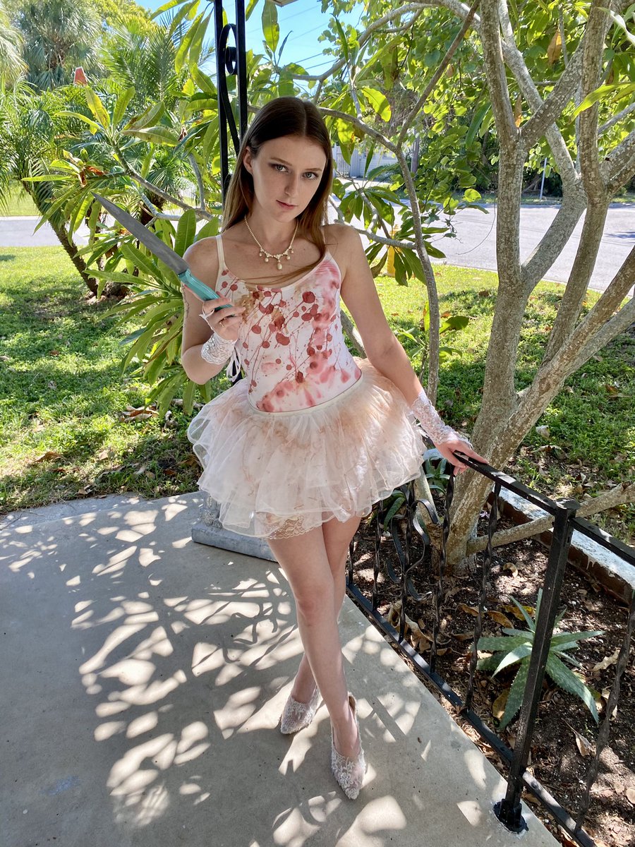 TailorSallee's tweet photo. New Halloween Costumes added to the shop!

https://t.co/ci8p0aw5fG 

#Halloween2022 #halloweencostume #halloweeninspo #halloween #upcycledfashion #diycostume https://t.co/C15KFI9ivY