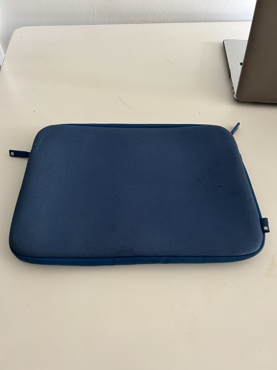 juaniu88's tweet photo. VENDO USADA 💻
MacBook Air (13-inch, Early 2015) 1,6 GHz Intel Core i5

ESTÁ COMO NUEVA NI UNA RAYITA.

Procesador Intel Core i5 1,6 GHz de dos núcleos
Memoria RAM: 8 GB 1600 MHZ DDR3
Memoria disco: 128 GB estado solido
Numero de ciclos de la bateria 999 https://t.co/HL8EzhDFY8