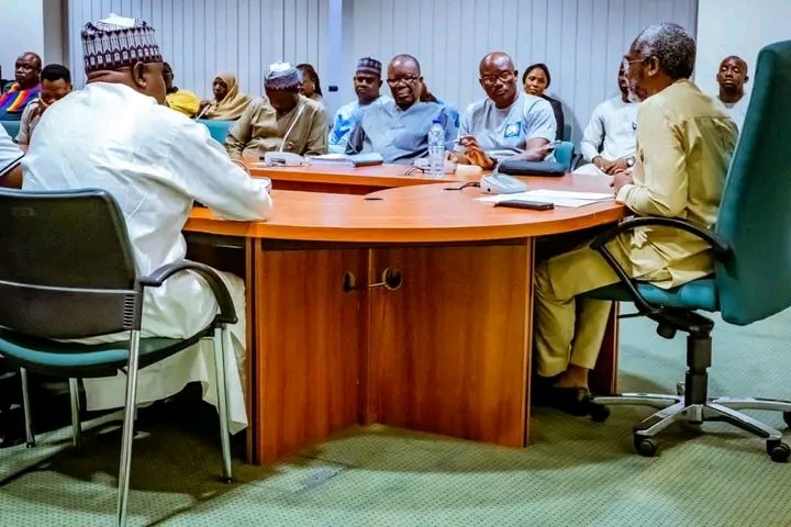 AliyuBa61209390's tweet photo. I can't lay my body to rest without thanking and praying for this workaholic Speaker Femi Gbajabiamila Esq.
What a nice move 👏 👌 
May the Almighty Allah reward you for your relentless efforts.
#ASUU_STRIKE shall come to an end very soon In Sha Allah. 
@ASUU_NGN 
Aluta Continua. https://t.co/WNhdFATaWI