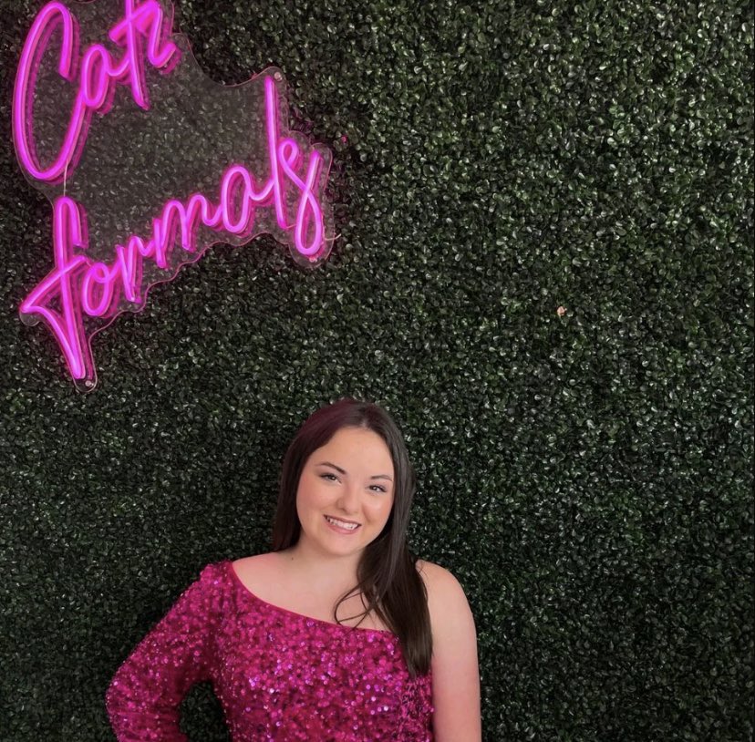 BengalsNHSDA's tweet photo. MEET THE MEMBER ✨                                 Kendall is one of our Student Leaders and she is a sophmore.. Some of her hobbies include singing, doing pageants, and playing with her dogs. She loves dance because it helps her express her feelings when words aren't enough. https://t.co/n69y436aYQ
