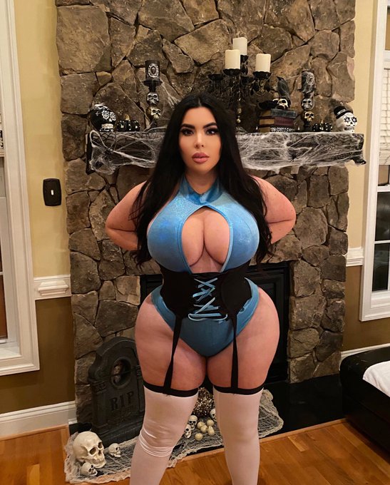 Spooky Season 🎃👻 https://t.co/xULa7qGdQL