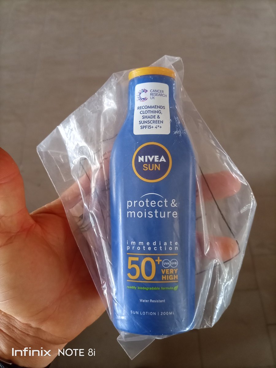 ProudlyAlbinism's tweet photo. We recently gave out sunscreen lotions of SPF 50+ to vulnerable persons with albinism in Nigeria. Courtesy of the Managing Director of Human Race Diagnostic and Specialist Huspital Owerri Imo State Nigeria. We are also calling for more donations of all kinds. Call us 07011008096 https://t.co/i4GiIqCuiN