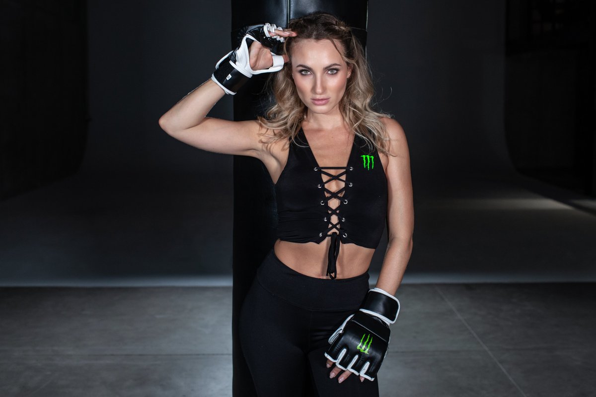 Happy #MonsterGirlMonday s našou Kristínou!💚