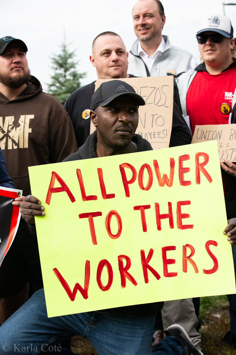 KarlaCotePhoto's tweet photo. PHOTOS: Amazon Labor Union supporters rallied at the @AlbUnited warehouse in Upstate New York this afternoon fighting for another historic labor union win

@amazonlabor #ALU #Amazon https://t.co/BV3UFlO2SB