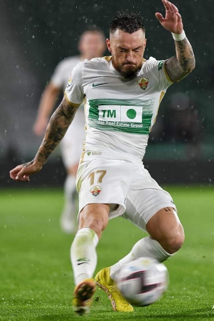 Fuentesycia's tweet photo. +1,PJ 8... volvemos a sacar la peor parte de cualquier arbitraje en cada jornada, nos impiden luchar contra equipos,pitando faltas y penaltis inexistentes!!!  Seguimos colistas pero remontaremos... ⚽ https://t.co/UBagOsTvp6