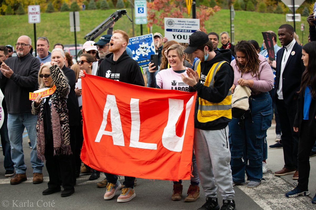KarlaCotePhoto's tweet photo. PHOTOS: Following a dangerous fire, retaliation for requesting basic safety protocols, and multiple weekly workplace injuries resulting in ambulances taking away the injured, @AlbUnited are fighting for a labor union at the #ALB1 #Amazon warehouse 

@amazonlabor https://t.co/SH8F0QoyEE