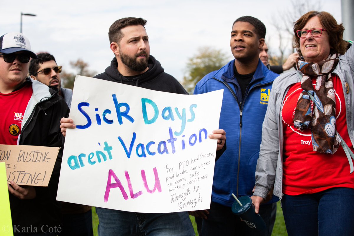 KarlaCotePhoto's tweet photo. PHOTOS: Following a dangerous fire, retaliation for requesting basic safety protocols, and multiple weekly workplace injuries resulting in ambulances taking away the injured, @AlbUnited are fighting for a labor union at the #ALB1 #Amazon warehouse 

@amazonlabor https://t.co/SH8F0QoyEE