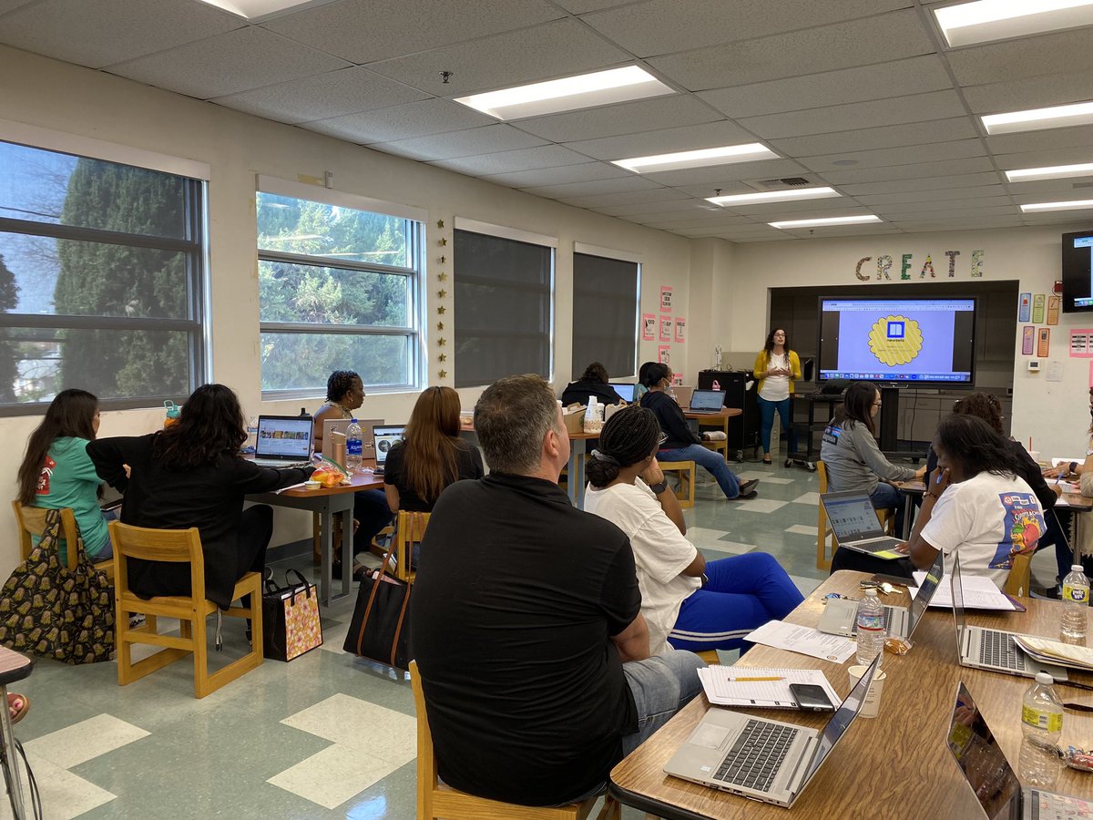 A #pupilfreeday = #inpersonPD! Ts @ RooseveltES were 👀 for ideas using tech in Small Groups. We shared <a href="/DiscoveryEd/">Discovery Education</a> &amp; <a href="/Newsela/">Newsela</a> for their rich &amp; relevant content &amp; ease of use. Bonus: Use <a href="/goguardian/">GoGuardian</a> to help SS stay on task. #wearelusddigital <a href="/SandraNedu/">Sandra 🍎</a> <a href="/kab_graham/">Kathleen</a> <a href="/yadirucha/">Yadira Perez, Ed.D.</a>