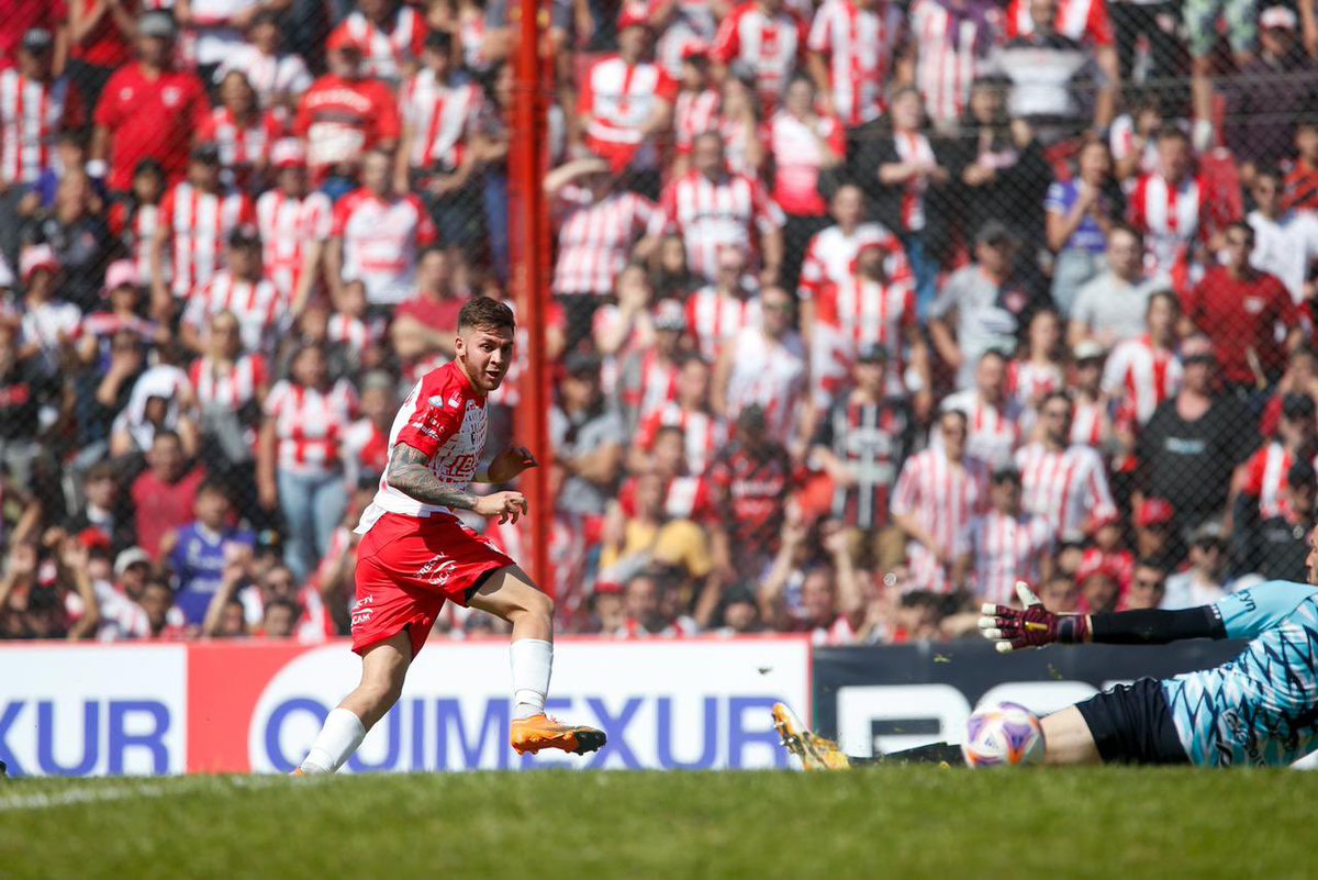 351Deportes's tweet photo. 🔊 Suban el volumen, por favor.

🎶 Primero, el temazo tan reconocido de la gente de #Instituto.

🗣 Después, el alarido de gol cuando llegó el tanto de @francowatson05.

🇦🇹 ¡Tremendo! Una perlita que dejó la jornada de fútbol en Alta Córdoba. https://t.co/c0DSywNQkw