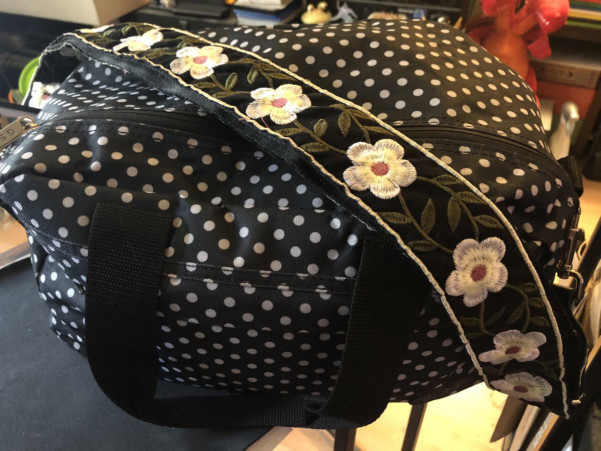FredletsTravels's tweet photo. All packed with a new cute shoulder strap. https://t.co/tw8WmmZgPU
