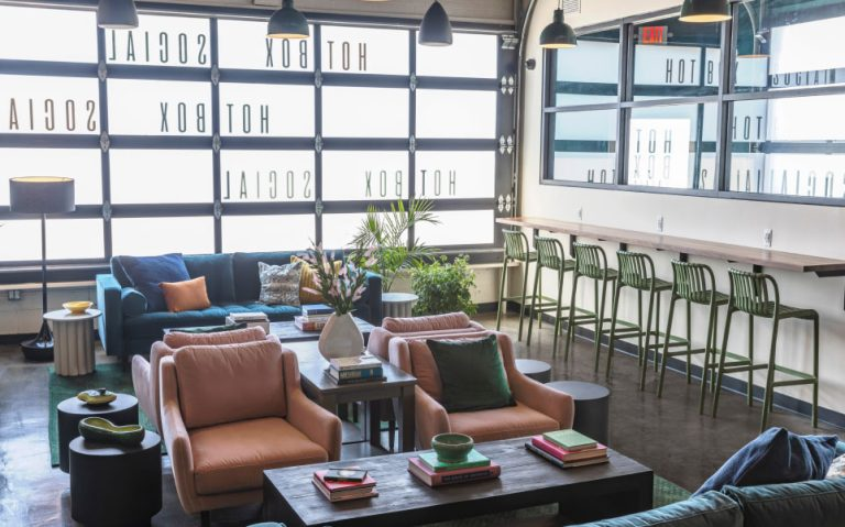 livehomebase's tweet photo. Michigans first consumption lounge; Hotbox Social.

There's a catch, you can't bring in your own weed just yet.

Members have to use a delivery service from local retailers. 

Visit: https://t.co/4EEkdvoab6
#LoungeOfTheWeek https://t.co/ztyuuHZKbB