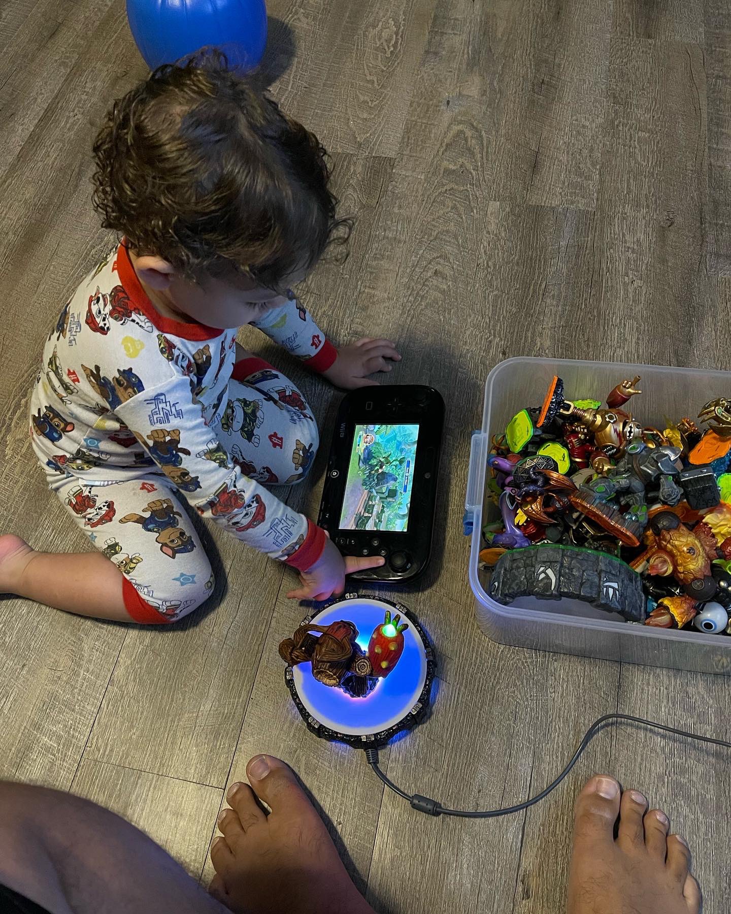 dadgames on Twitter: "My kiddo learning how to play his first game