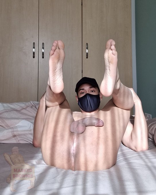 Trinity: 👣🍆🍑  I know you soles lovers are salivating rn https://t.co/X9ggBeaKBm