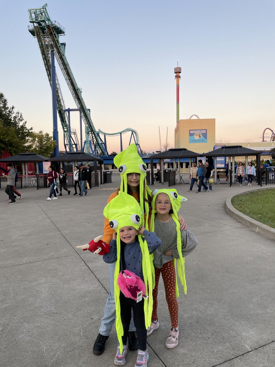 karen_cantrell's tweet photo. Squid hats new obsession #kingsisland https://t.co/EVf91Vq4Xf
