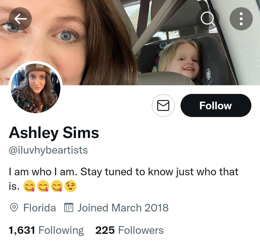 131cartt's tweet photo. hi bns moots!

my friend got her stan account hacked. please help us report the account @/iluvhybeartists as hacked. thank you 🫶🏻 https://t.co/2hwwAT5ZDe