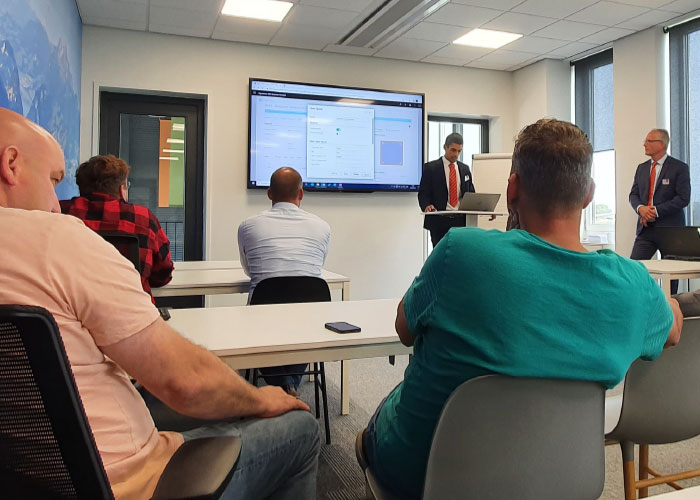STODT's tweet photo. Nieuwste Bystronic software bestuurt hele plaatwerkbedrijf https://t.co/CKwjEX1FAE https://t.co/D5sXhqUYe8