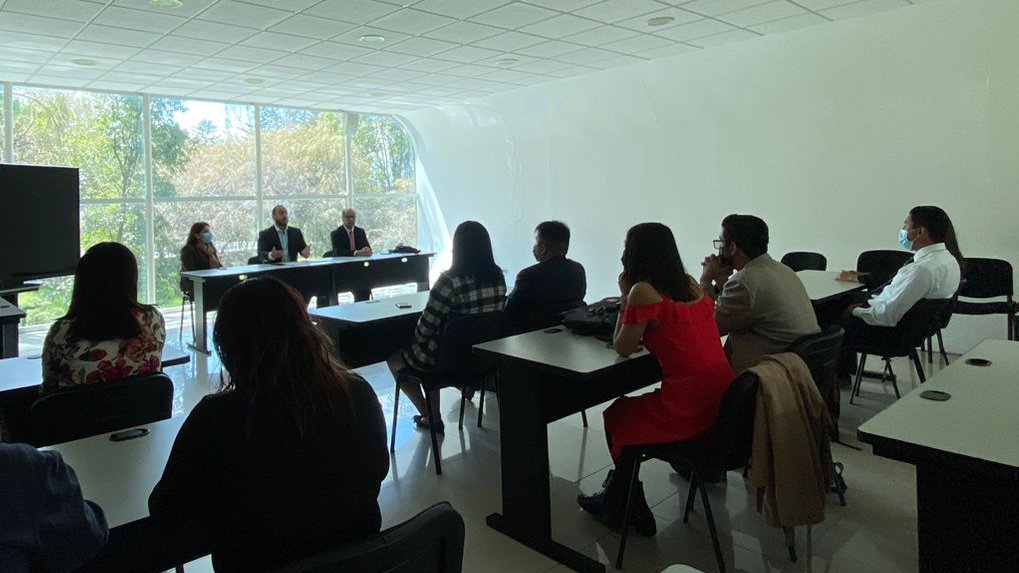 CuevasRamon's tweet photo. AGRADECIDO con @fsllarena por las enseñanzas prodigadas a la comunidad @fcpysuamex, como experto técnico en certificación de servidores públicos municipales.
¡Quedamos gratamente sorprendidos de la cantidad de logros institucionales que acumula @IHAEM_ en 20 años de existencia! https://t.co/733ZFsz4im