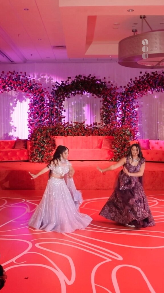 Stunning Sangeet dance performance by the bride! 

Videography: @aperinastudios

#indianwedding #indianweddingstyle #indianweddingdance #sangeet #sangeetdance #indianweddingvideography #indianbride #indiandance

Bride: @jeenurii
Groom: @rahil415

Photo: … instagr.am/reel/CjjKr2mrx…