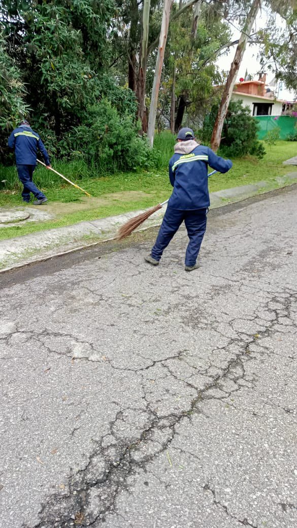 Ac_Sayavedra's tweet photo. Conservamos calles y áreas verdes. #CondadodeSayavedra https://t.co/mGcIO0U5kX