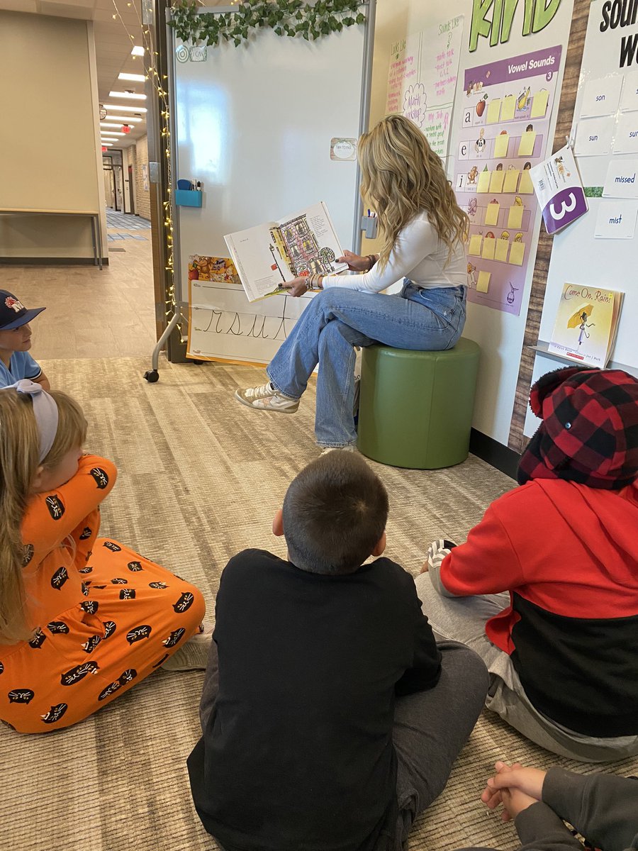 Our first mystery reader came today! We had such a great time listening to two wonderful stories! <a href="/CCE_Comets/">Clay Center Comets</a>