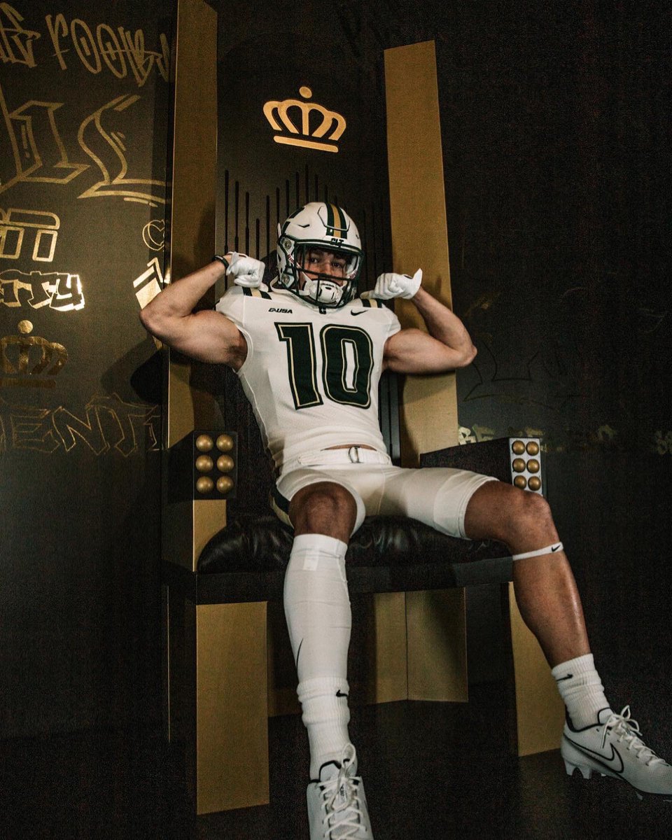DarrellJOJR's tweet photo. Blessed to receive a offer from University of North Carolina at Charlotte !! 🟢⚪️
@rdorceus72 
@CoachRossomando https://t.co/wZANNAFmoG
