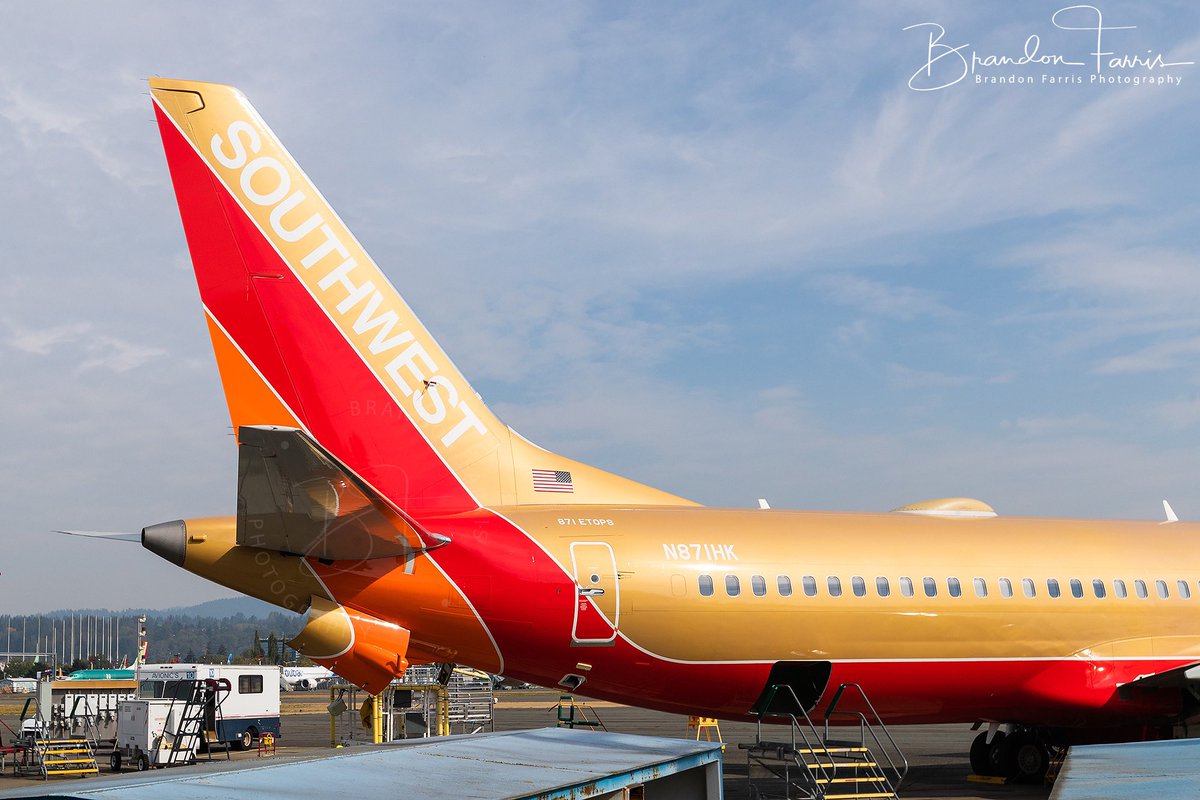 BDFphotography's tweet photo. Finally made it down to @FlyRenton and was able to get the new @SouthwestAir #HerbKelleher #retrojet @BoeingAirplanes 737-8 that rolled out of paint recently. 

#N871HK
#SouthwestAirlines
#Boeing #737MAX
#KRNT - Renton Airport
October 10, 2022 https://t.co/DYispNxZHz