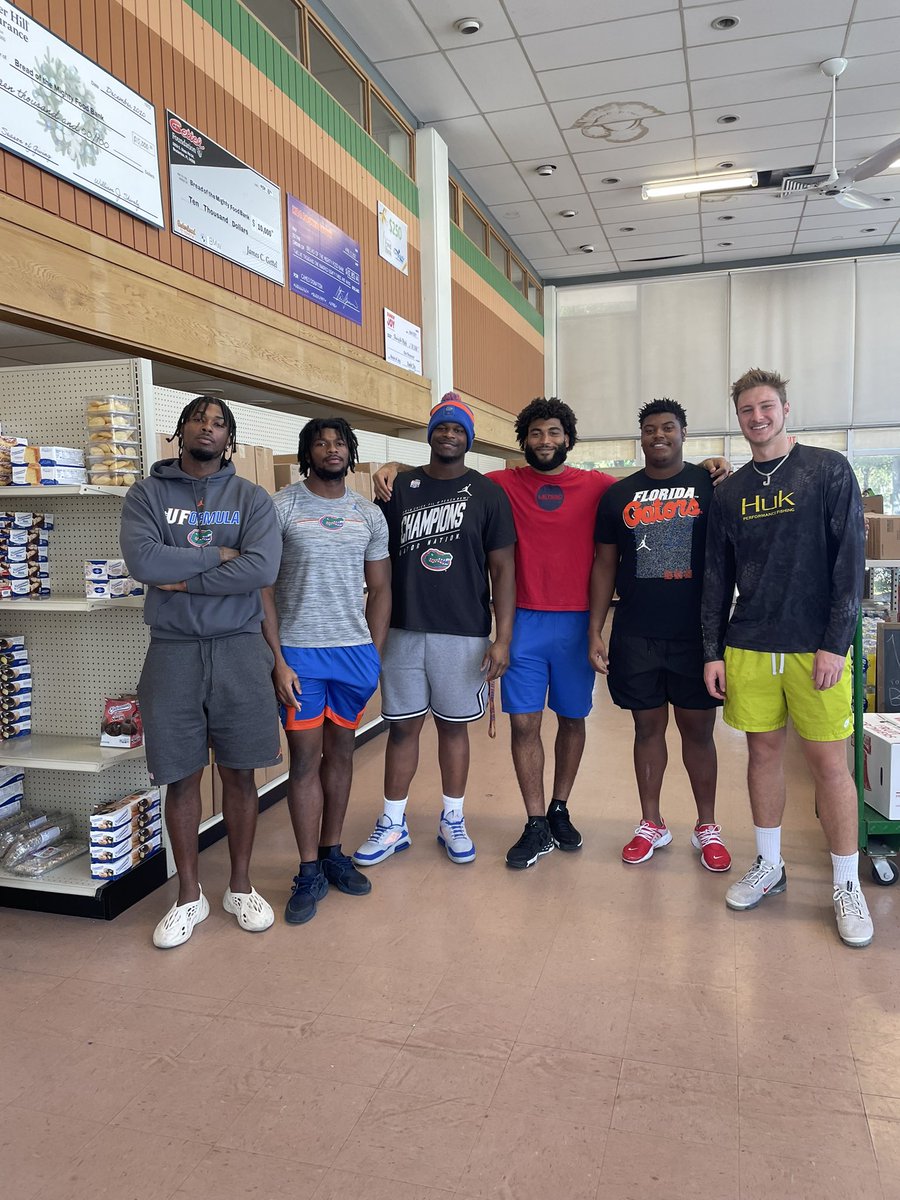 Glad I was able to assist @BOTMFoodBank in their food distribution to serve families facing food insecurity. There are many ways for you to get involved, go to breadofthemighty.org to learn more! <a href="/FAST_FLA/">FAST Florida</a>