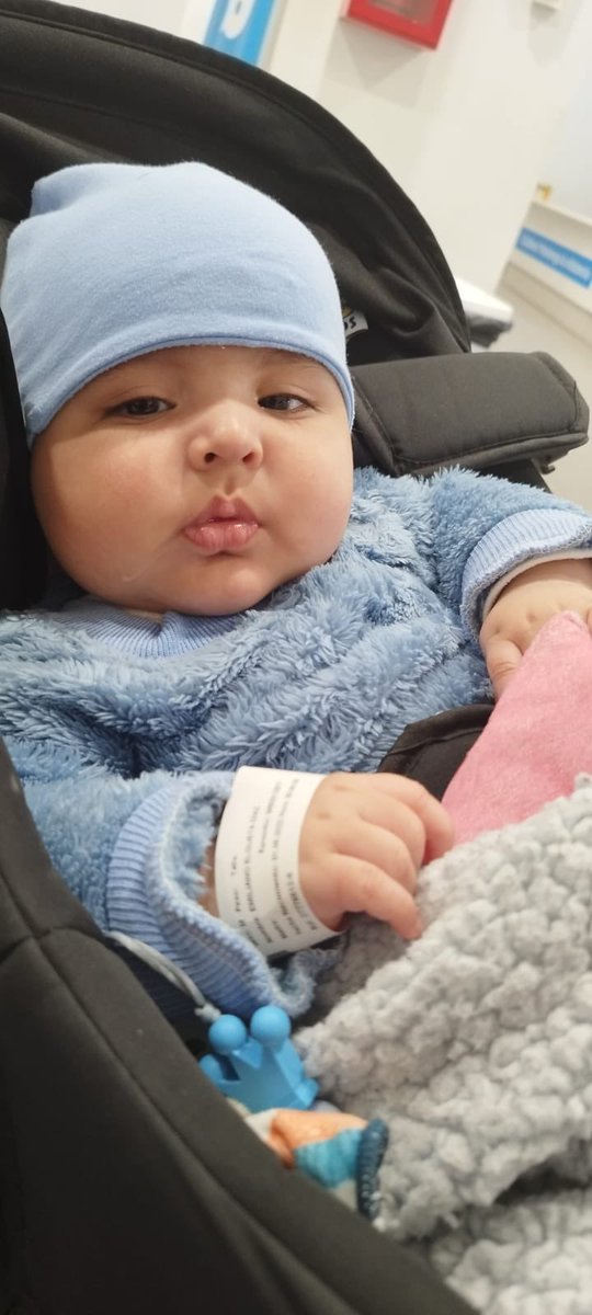 nicole81403994's tweet photo. @gabrielboric Y las de los bbs presidente ? 

Pediatría lleno de bbs con virus ,más de 2 horas de espera necesitamos #PostnatalDeEmergencia https://t.co/a7NNIyXuL1