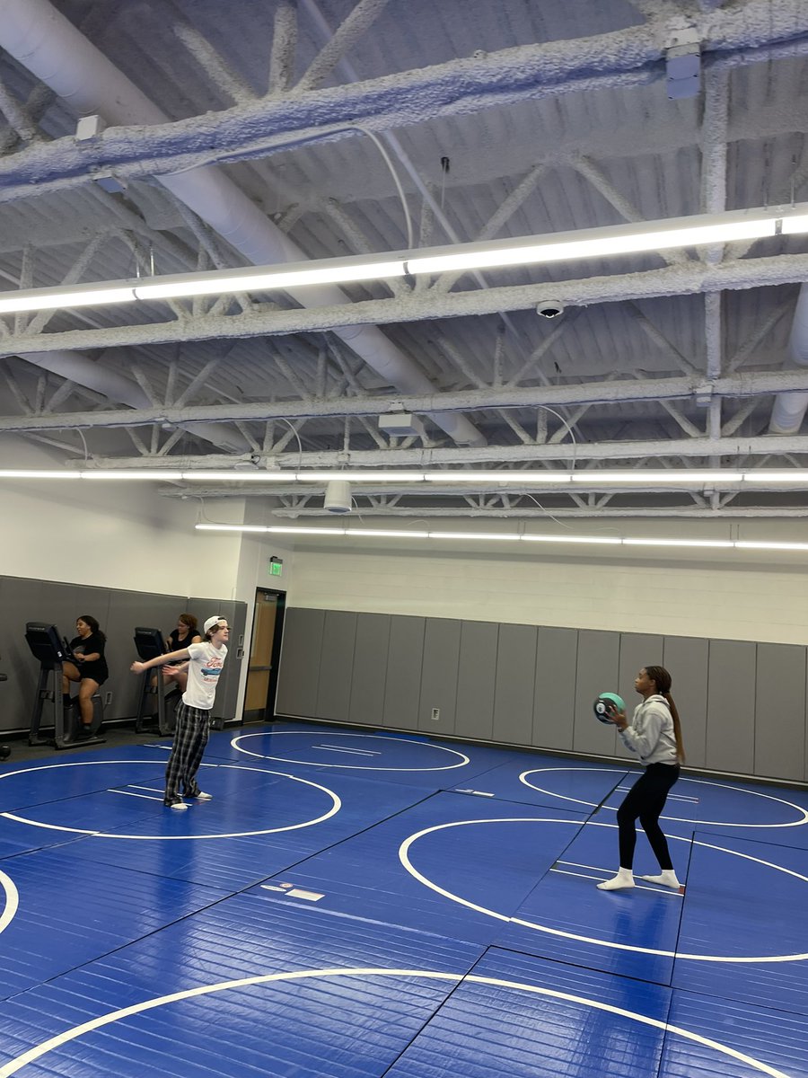 OPS_WestviewWR's tweet photo. @OPS_WestviewGWr We got better today circuit work grinding it out to be better each and every day!!! Little over a month till we start the season #oneprogramonegoal #buildingthefuture https://t.co/kUZ70xDQim