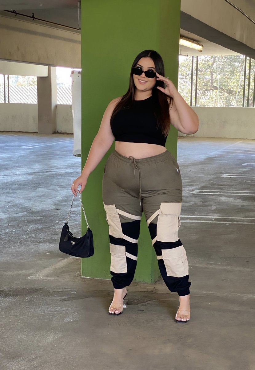 _raquel11_'s tweet photo. All eyes on me 🖤 @FashionNova https://t.co/WbfG4nhhf5