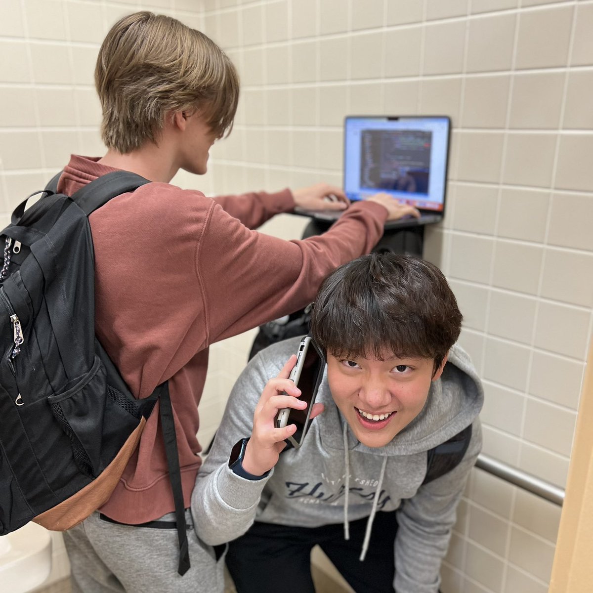ericzhu's tweet photo. There are millions of bathrooms in America not being used at any given moment. 

Why not turn those into coworking spaces? 

Welcome to the next evolution in work: https://t.co/NuTBauzDwQ