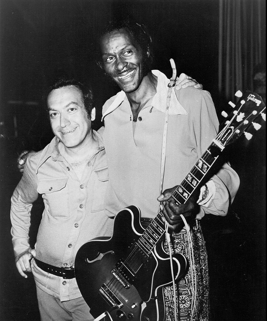 935KDAY's tweet photo. It is with great sadness we say goodbye to our long time family member, Art Laboe. We send our deepest condolences to his family and friends. Thank you for all the many years and amazing times you spent with us here at 93.5 KDAY! #RIP Art Laboe 🕊️🙏🏽🕊️
•
📸: Getty Images https://t.co/iXAWJUyxBb